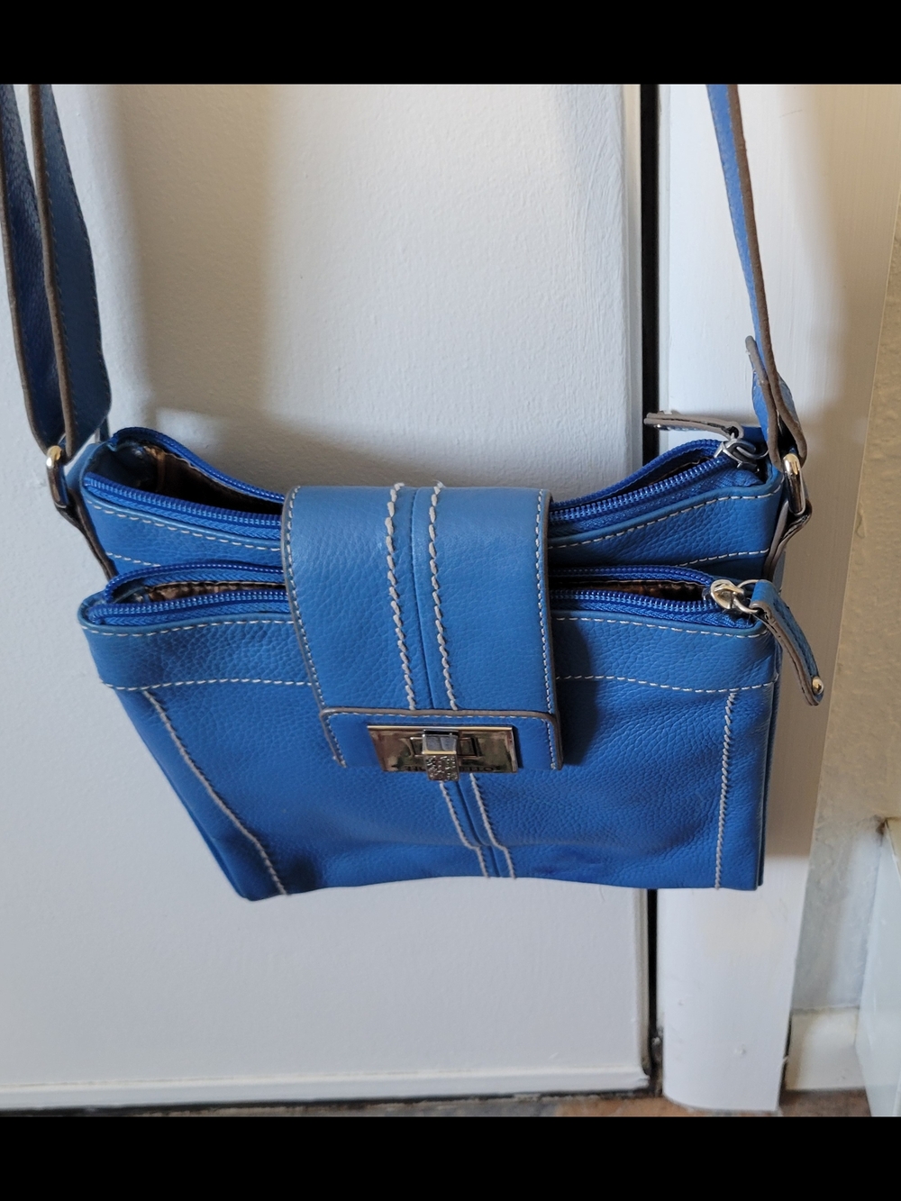 Tignanello Crossbody Leather Bag - Picture 4 of 9
